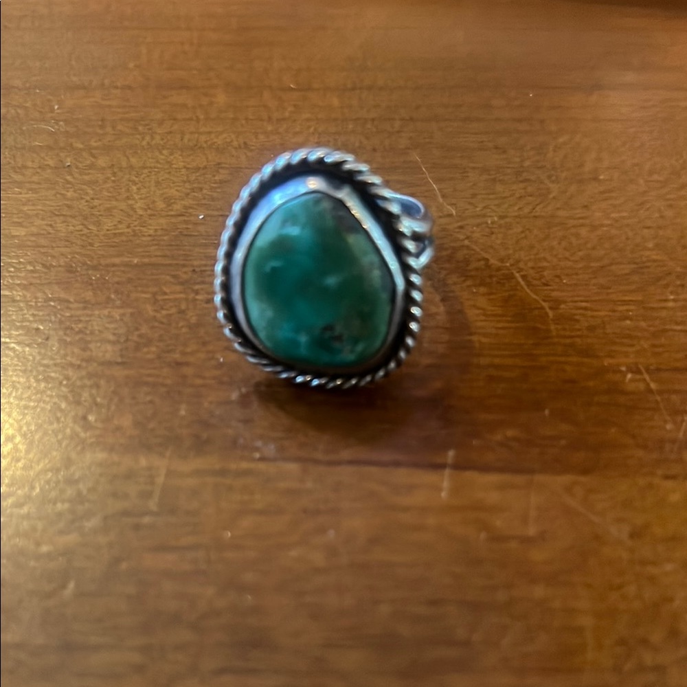 Elegant Silver and Green Stone Ring